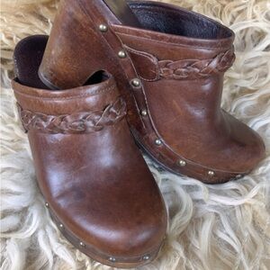 UGG Kaylee Braided Clogs Size 8